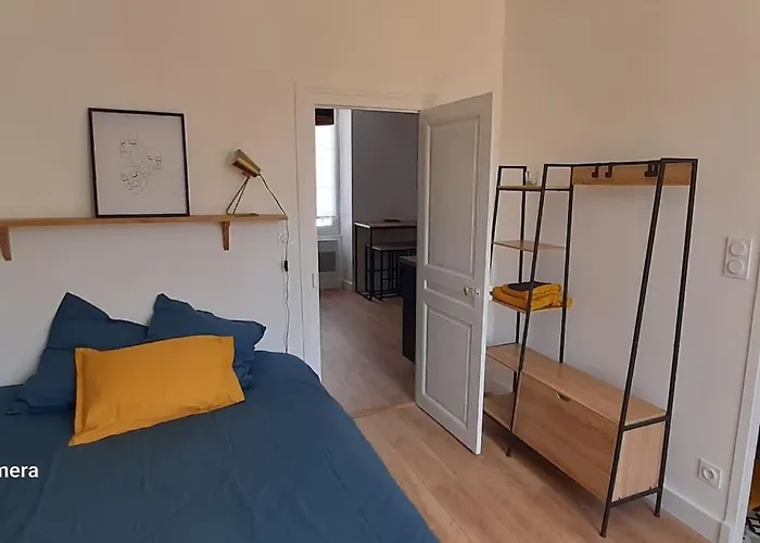 Bel Appartement Rez-De-Chaussee Cour Proche Centre