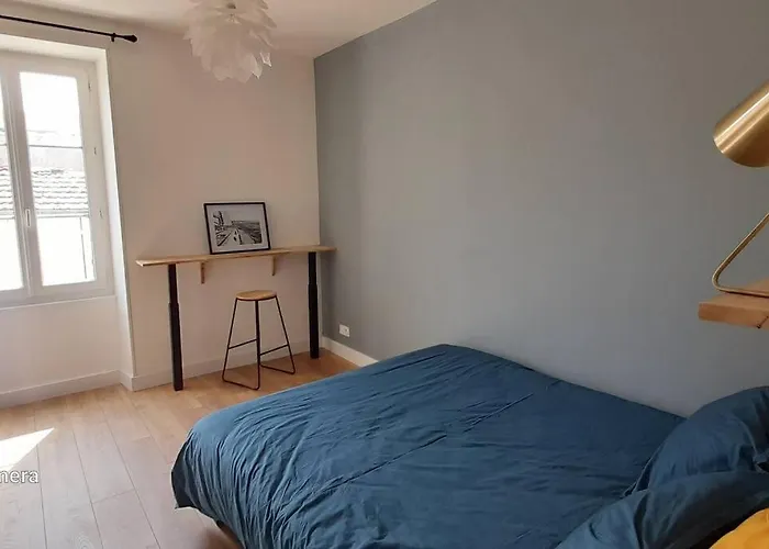 Bel Appartement Rez-De-Chaussee Cour Proche Centre