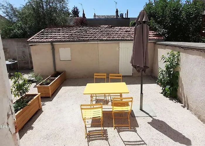 Bel Appartement Rez-De-Chaussee Cour Proche Centre